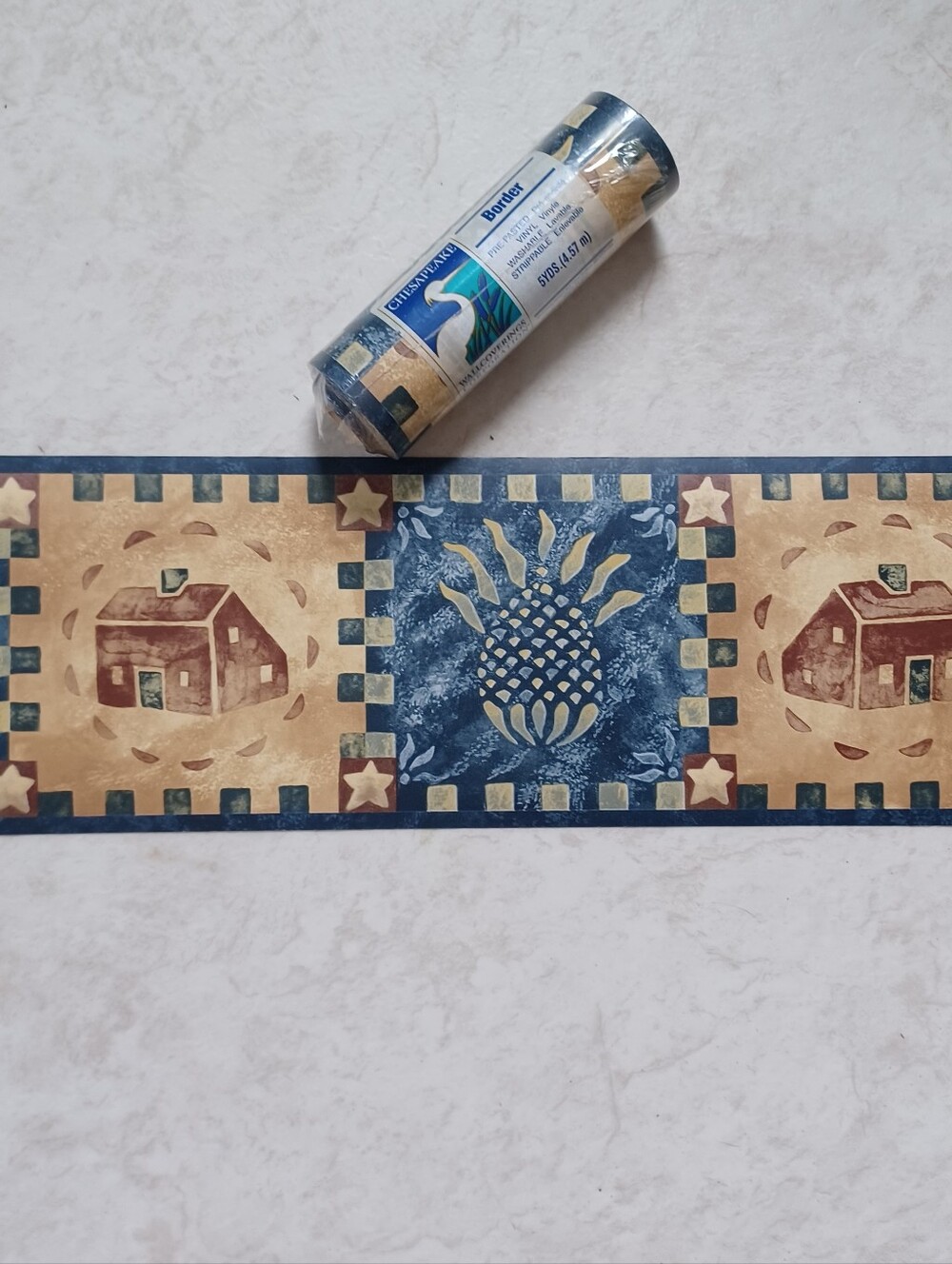 Wallpaper Border Pineapple & Cottage in Navy & Tan